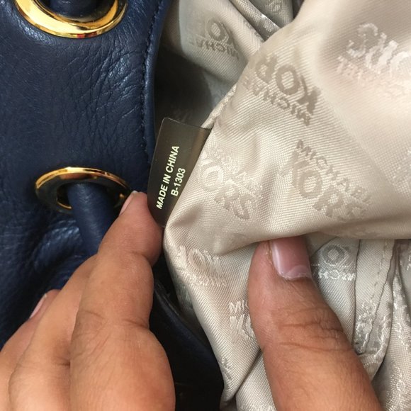 Authentic Michael Kors LG Ring Tote Navy Blue - Picture 6 of 16